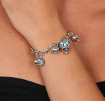 Bracciale in Metallo con campanelle pendenti a trama cuori impreziositi da smalti nelle tonalità delll'azzurro - BYSIMON gioielli