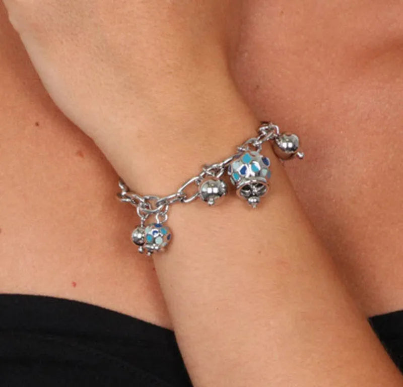 Bracciale in Metallo con campanelle pendenti a trama cuori impreziositi da smalti nelle tonalità delll'azzurro - BYSIMON gioielli