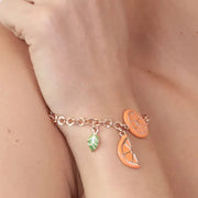 Bracciale in Metallo maglia rolò, con charms arance di Sicilia pendenti impreziositi da smalti colorati