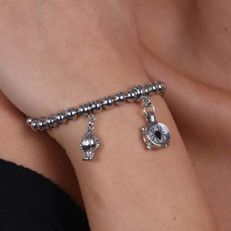 Bracciale in Metallo con tamburo e mini pumo pendente