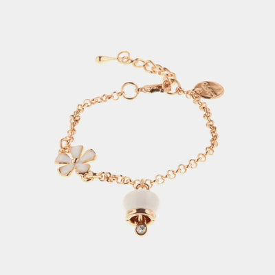 Bracciale in Metallo con campanella portafortuna pendente smaltata bianca e dettaglio a forma di fiore smaltato bianco - BYSIMON gioielli