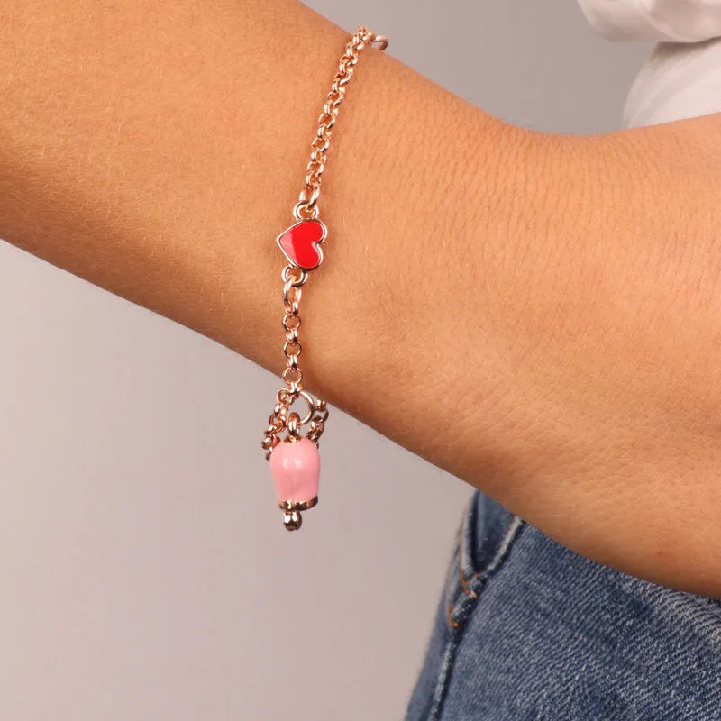 Bracciale in Metallo con cuore rosso e campanella portafortuna pendente, impreziosita da smalto rosa e punto luce - BYSIMON gioielli