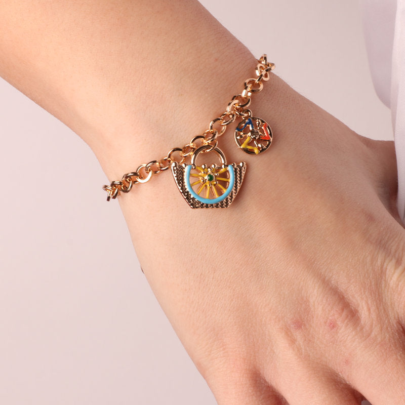 Bracciale in Metallo maglia a rolò con charm coffa e trinacria impreziositi da smalti colorati - BYSIMON gioielli