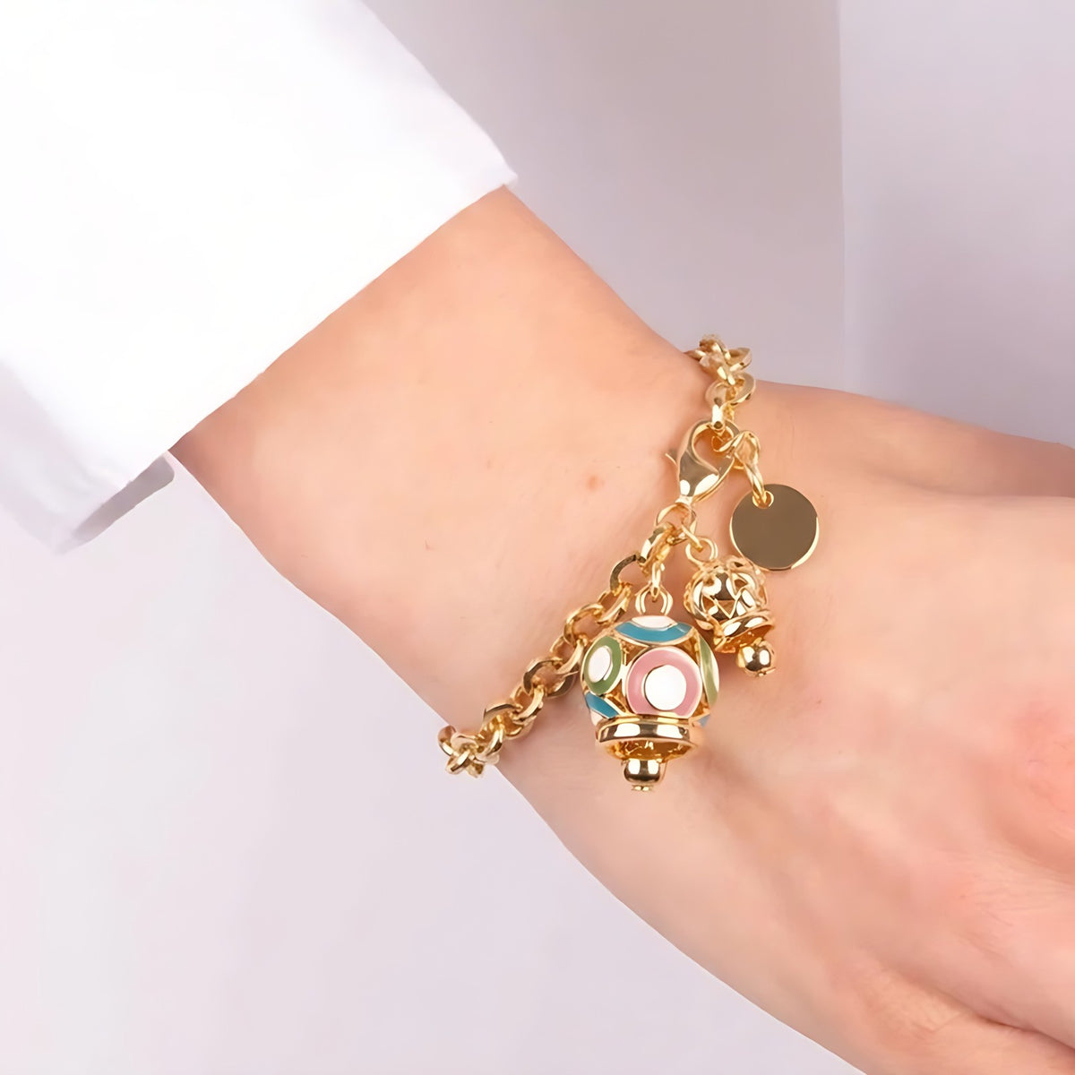 Bracciale in Metallo con campana colorata e campanella traforata a cuori