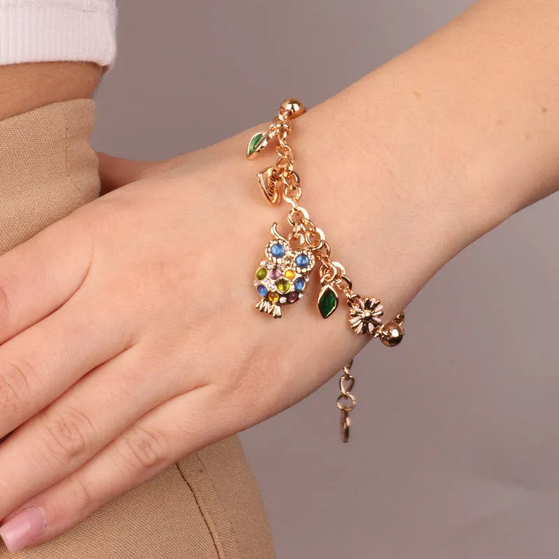 Bracciale in Metallo con gufo portafortuna e cristalli verdi - BYSIMON gioielli
