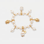 Bracciale in Metallo Bracciale in Metallo con perle e campanelle portafortuna in smalto bianco con scritta Capri