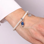 Bracciale in Metallo Bracciale in Metallo con perle e campanella portafortuna in smalto blu - BYSIMON gioielli
