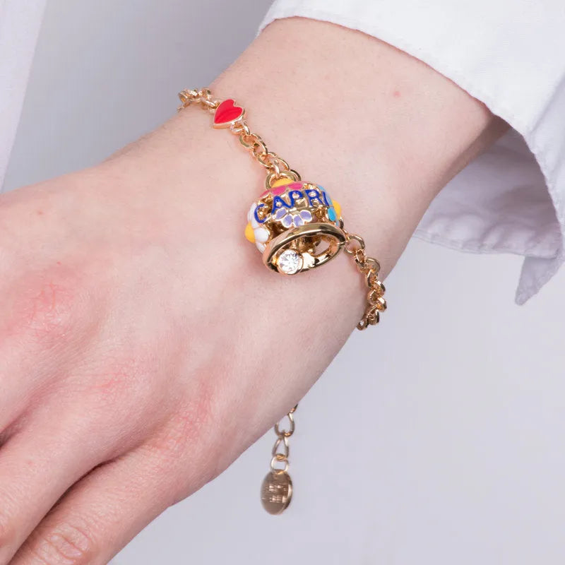 Bracciale in Metallo con campanella impreziosita da margherite e scritta capri - BYSIMON gioielli