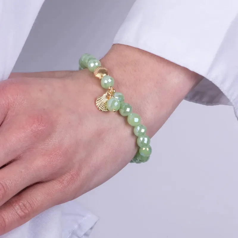 Bracciale in Metallo con sfere verdi e ciondolo conchiglia