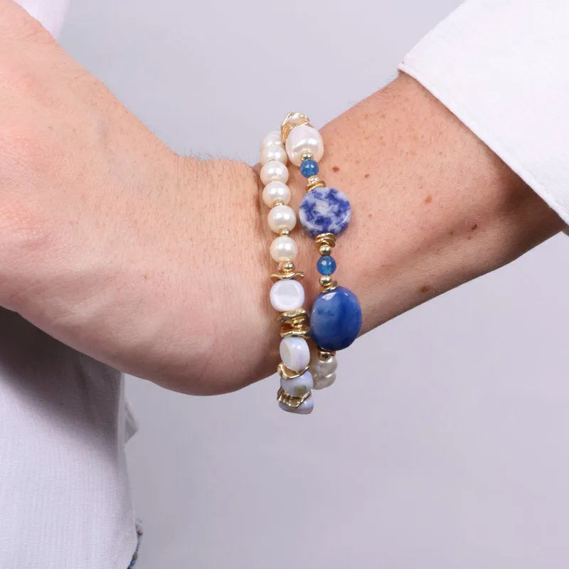 Bracciale in Metallo multifilo con perle bianche e pietre blu - BYSIMON gioielli