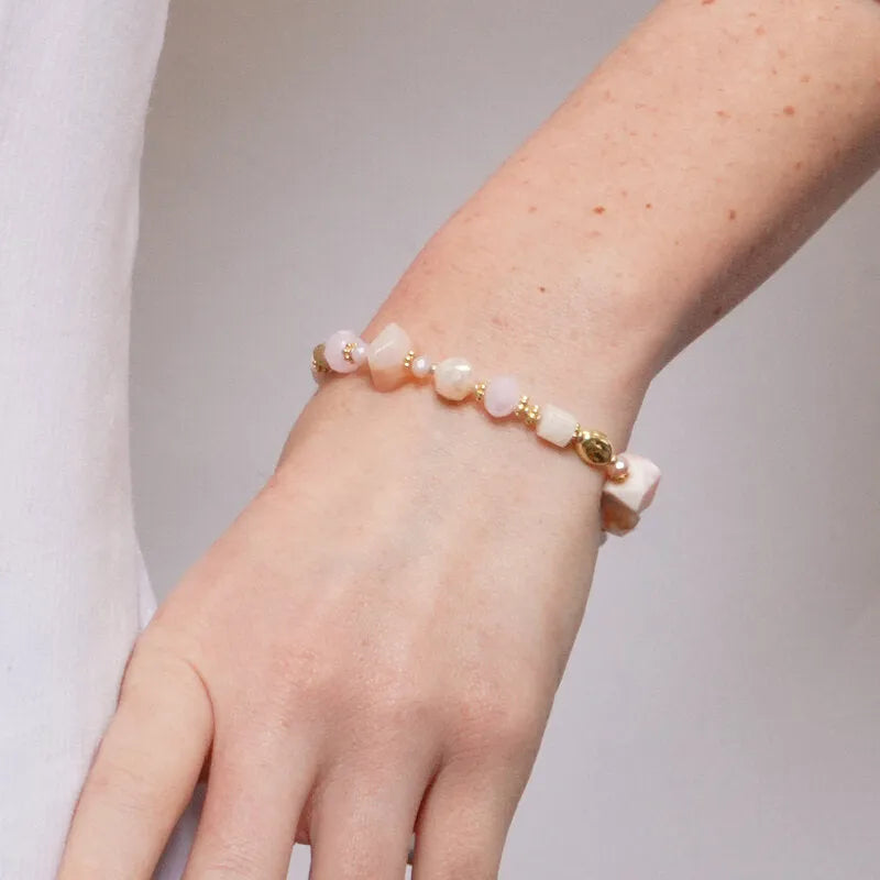 Bracciale in metallo placcato oro con pietre naturali quarzo rosa cipria - BYSIMON