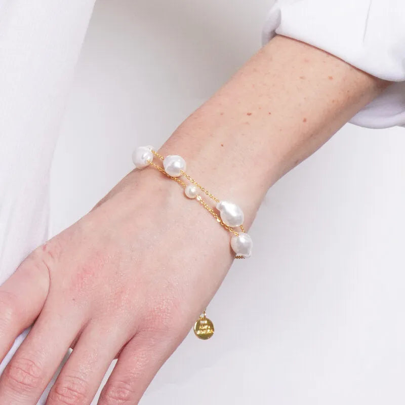 Bracciale in Metallo catena perle bianche e charm
