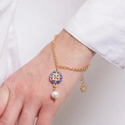 Bracciale in Metallo con ciondolo pendente ispirato alle maioliche siciliane e sfera bianca