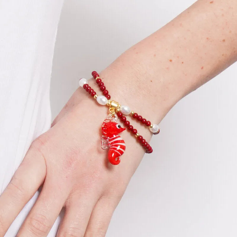 Bracciale in Metallo elastico multifilo con Vetro Murano cavalluccio marino rosso e pietre rosse AMOVENEZIA - gioiello BySimo