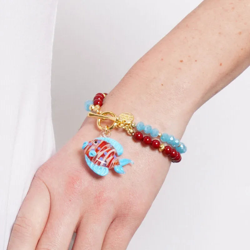Bracciale in Metallo multifilo con Murano Stone pietre azzurre e rosse e pesce pendente