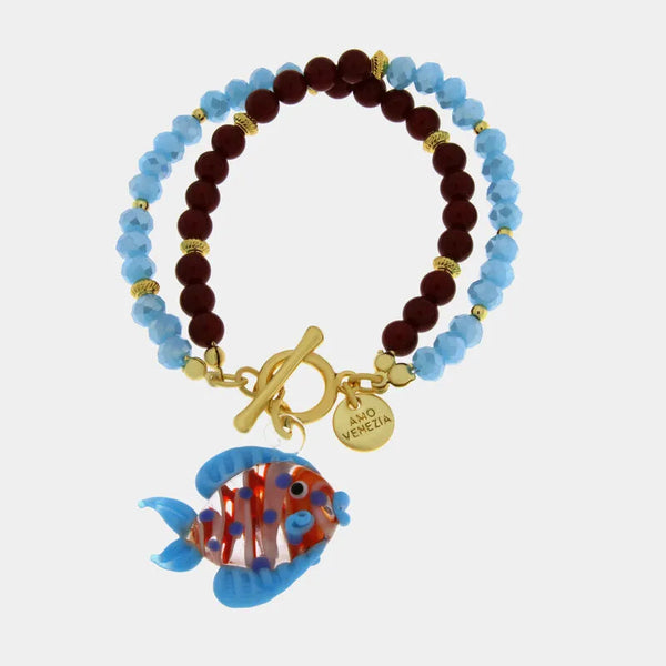Bracciale in Metallo multifilo con Art Glass Stone pietre azzurre e rosse e pesce pendente - BYSIMON gioielli