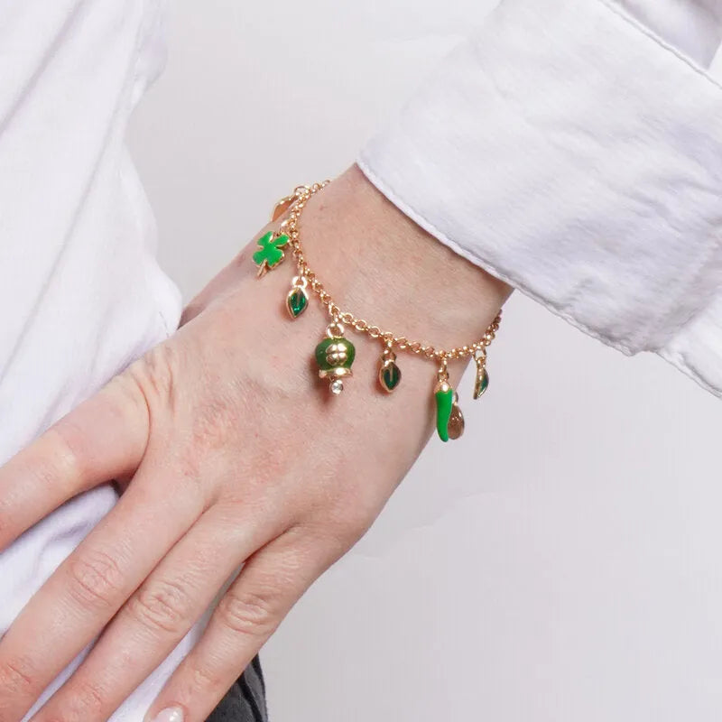 Bracciale in metallo con campanella quadrifoglio e corno portafortuna verde - BYSIMON