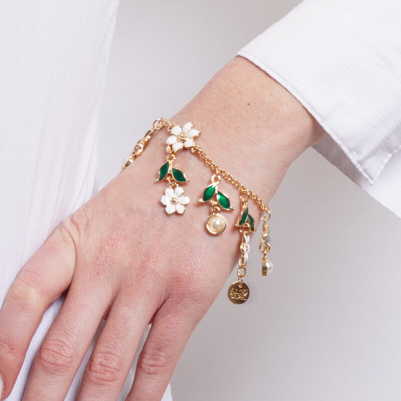 Bracciale in Metallo catena dorata fiori bianchi foglie verdi perle charm estiva Capri