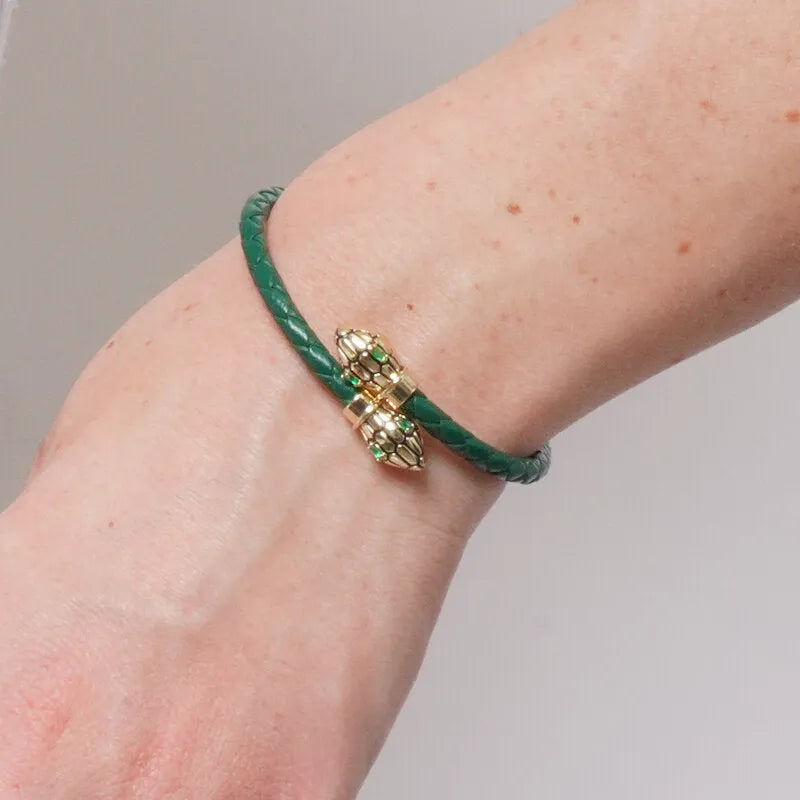 Bracciale in Metallo simil pelle intrecciata verde petrolio con chiusura serpenti dorati