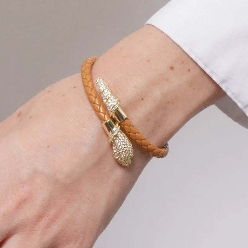 Bracciale in Metallo simil pelle intrecciata marrone cuoio con chiusura serpente dorato