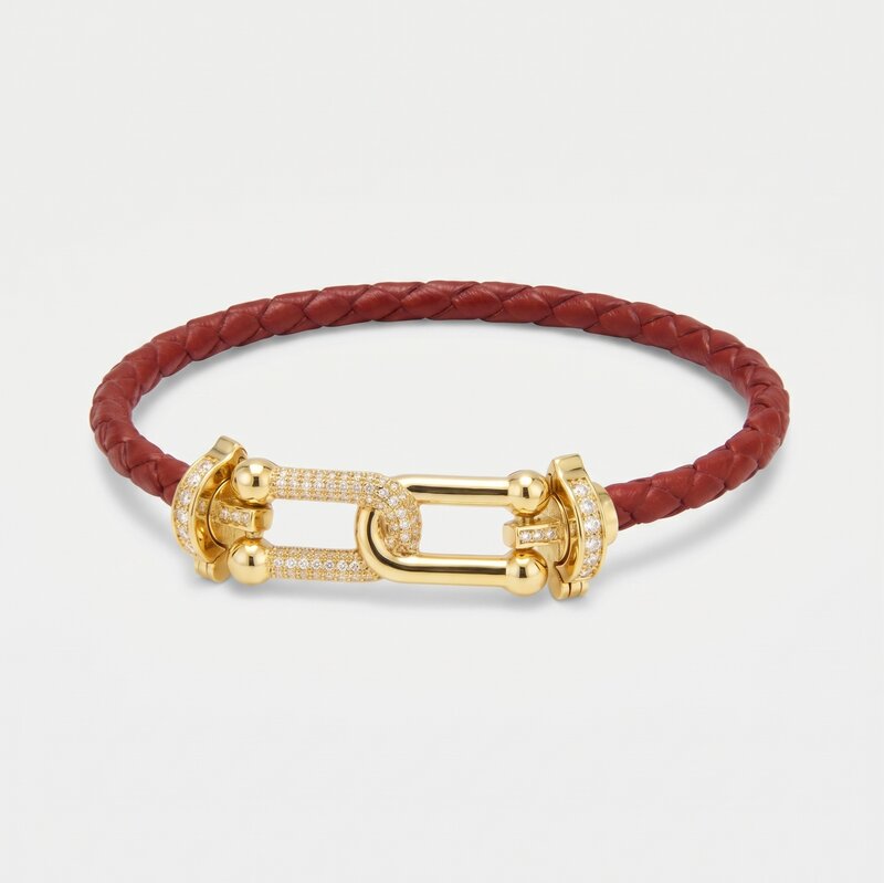Bracciale in Metallo simil pelle intrecciata rosso con chiusura gioiello dorata - BYSIMON gioielli