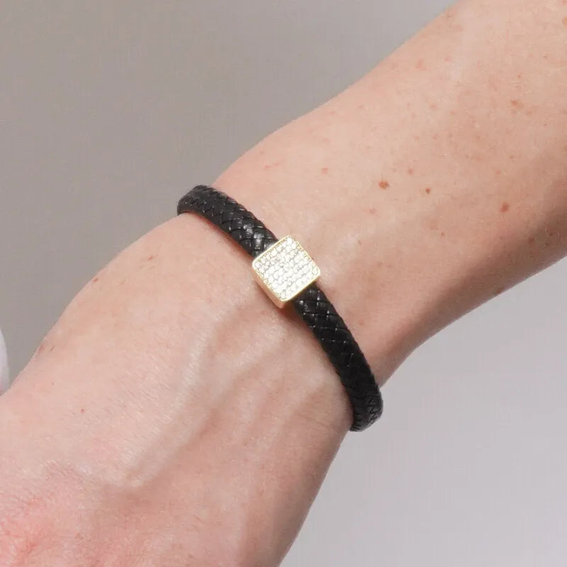 Bracciale in Metallo simil pelle intrecciata nero con centrale quadrato dorato