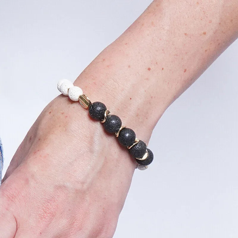 Bracciale in Metallo elastico con sfere laviche bianche e nere