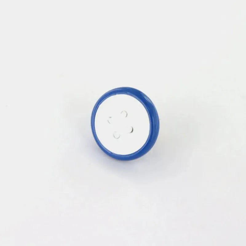 Spilla in Metallo a forma di bottone, impreziosito da smalto blu e bianco