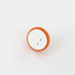 Spilla in Metallo a forma di bottone, impreziosito da smalto arancio e bianco
