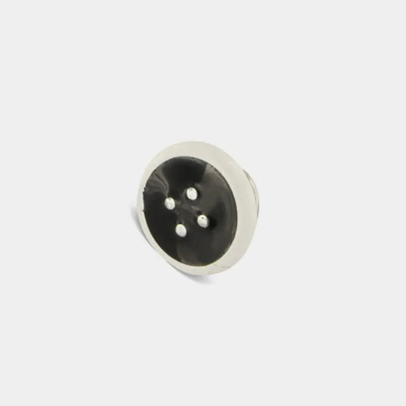 Spilla in Metallo a forma di bottone, impreziosito da smalto nero e bianco