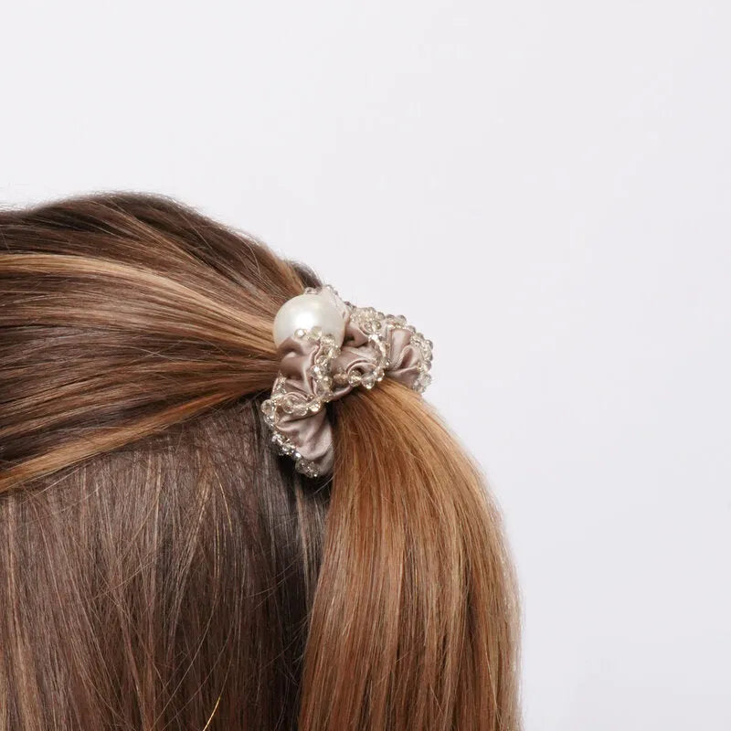 Fermacapelli con strass Tortora con perla sintetica e perline