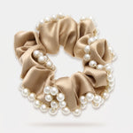 Codino Beige con filo di perline sintetiche bianche - BYSIMON gioielli