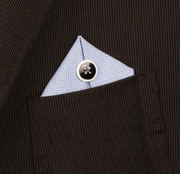 Spilla in Metallo a forma di bottone, impreziosito da smalto nero e bianco
