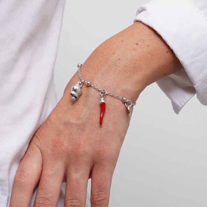 Bracciale in Acciaio con cornetto rosso pendente e campanella portafortuna con punto luce - BYSIMON gioielli
