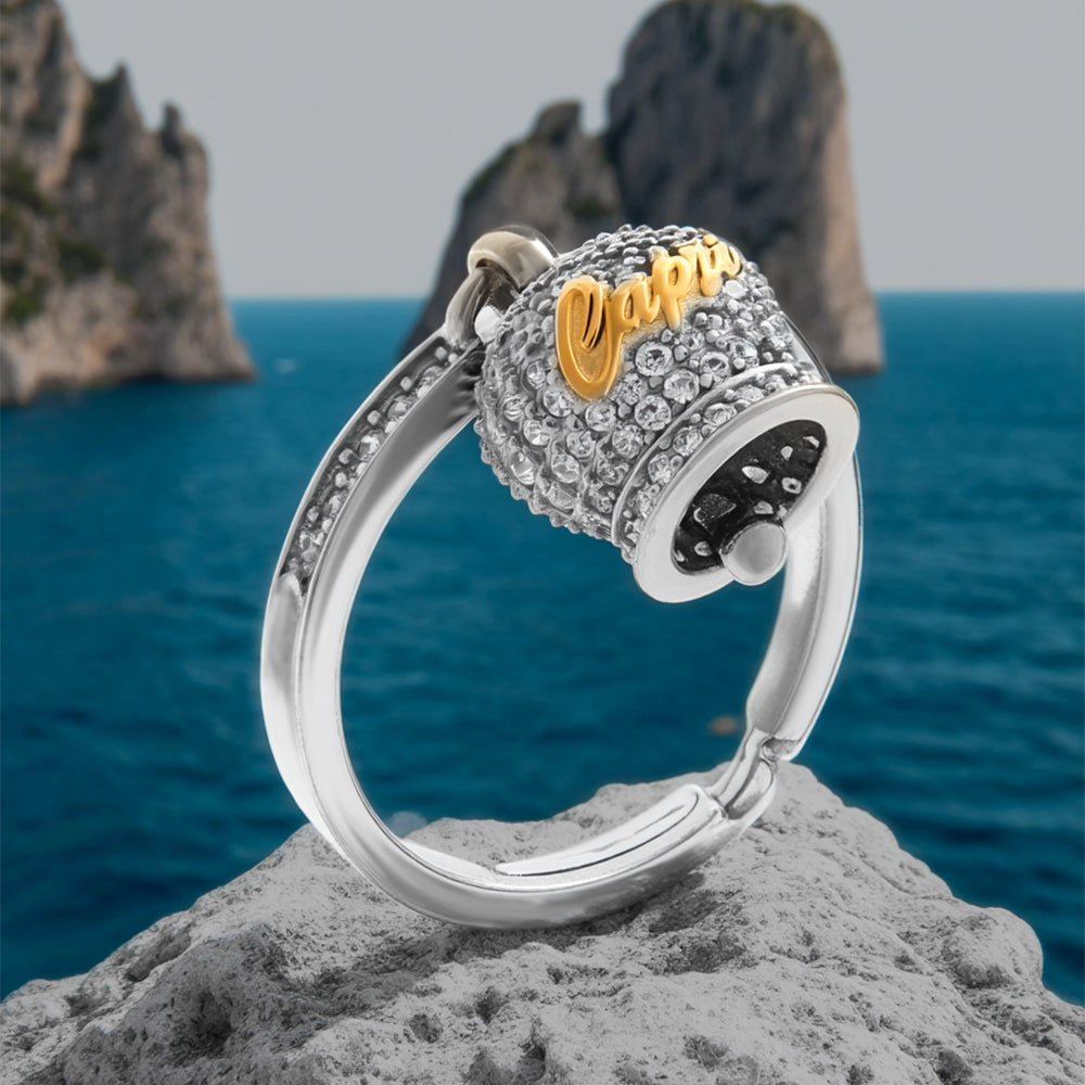 anello in argento 925 Capri con la campanina portafortuna con zirconi bianchi e scritto dorata Capri