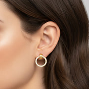 Ohrstecker aus 925er Silber, Ringe mit Details, veredelt mit mehrfarbigen Zirkonen