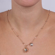 Collana in Metallo con campanella portafortuna pendente impreziosita da cristalli bianchi e scirtta Capri a rilievo
