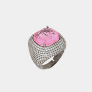 Anello in Argento 925 rutenio, con grande zircone centrale rosa effetto ghiaccio, impreziosito da zirconi bianchi