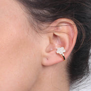 Ear Cuff in Argento a forma di fiore con zirconi bianchi
