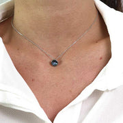 Collana in Argento 925 con punto luce pendente impreziosito da cristalli blu denim