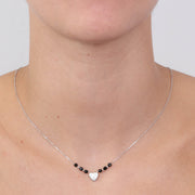Collana in Argento 925 con cuoricino pavè pendente e perline nere ai lati
