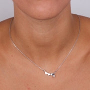 Collana in Argento 925 con pendente a tre cuori, impreziosito da un cristallo bianco pendente