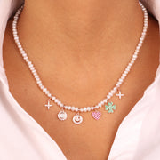 Collana in Argento 925 con perle e ciondoli a forma di croce, fiore, smile, cuore e quadrifoglio