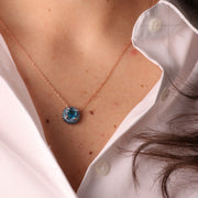Collana in Argento 925 con ciondolo con cornice di zirconi blu e zircone centrale color blu