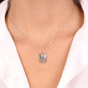 Collana in Argento 925 con pigna portafortuna impreziosito da zirconi bianchi e cuore pendente
