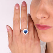 Anello in Argento 925 con zircone blu zafiro a forma di cuore impreziosito da zirconi bianchi
