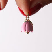 Ciondolo in Metallo campanella a forma di margherita rosa impreziosita da smalti colorati