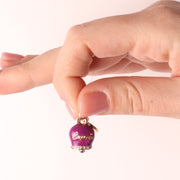 Ciondolo in Metallo campanella portafortuna viola con scritta Capri e cristalli bianchi