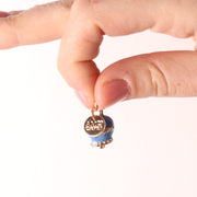 Ciondolo in Metallo campanella portafortuna con scritta Capri blu cobalto