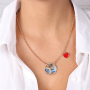 Collana in Metallo con medaglione disegno orologio, capri e cuore laterale